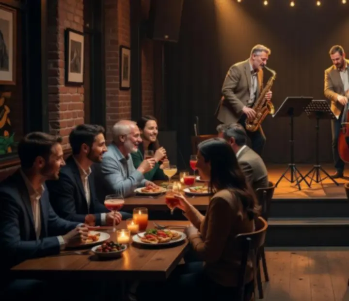 Élőzenei koncert hangulatos esti fényekkel